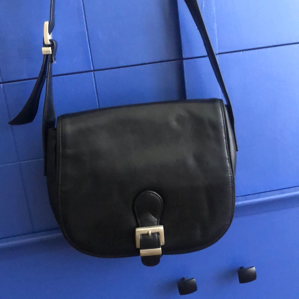 Great black leather shoulder bag